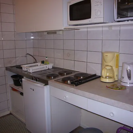 Aux Studios Du Parc Apartment *