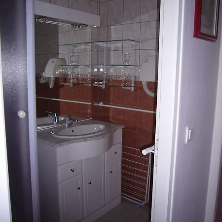 Aux Studios Du Parc Apartment