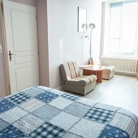 Aux Studios Du Parc Apartment *